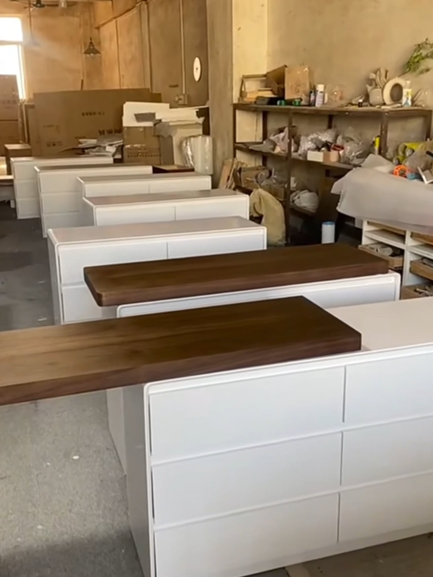 Hi cả nhà. Shop quay lại làm việc và trả đơn cho cả nhà bắt đầu từ 15/1 âm lịch nhé ạ. #decor #bantrangdiem #banlamviec