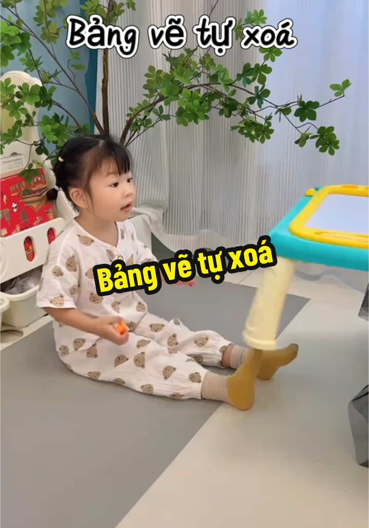 Bạn vẽ tự xóa có chân  #xuhuong #sanphamxuhuong #xuhuongtiktok #dochoichobe #bangtuxoathongminh 