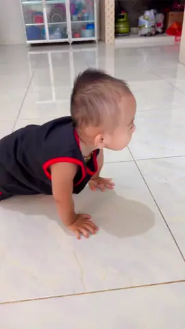 Video mentahan ketawanya geli banget sibocil😅😅😘😘#masyaallahtabarakkallah #babymicco #ketawangakak #happy #fyy 