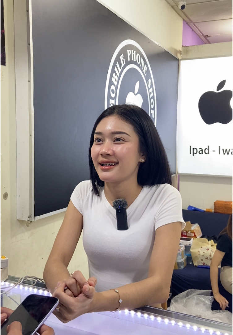 Kapan balik lagi kak? #mobilephoneshopbec #iphonemurahbandung #meyshairaa #bowlehh 