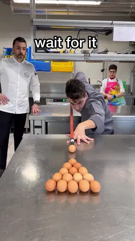 if you wait a little longer your eggs will break too 🤣 #biliard #eggs #cheflife #pool #loop #chefmode #comedy #funnyvideos #restaurant #hospitality