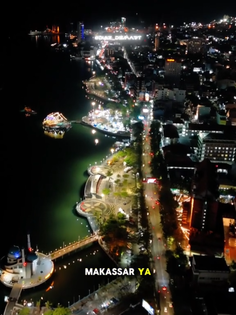 Jangan Lupa Uang Parkir Banyak Yah 😅✌️ Butuhki Jasa Drone Untuk Event Iklan Acara Liburan Atau Untuk Pribadi Langsung Chat Bosku 🙏 #makassar #makassartiktokers #makassarbosku #makassarinfo #makassarhits #cpimakassar #pantailosari #pantailosarimakassar #pettaranimakassar #pasarcidu #pantaibosowamakassar #mesjidkubah99makassar 