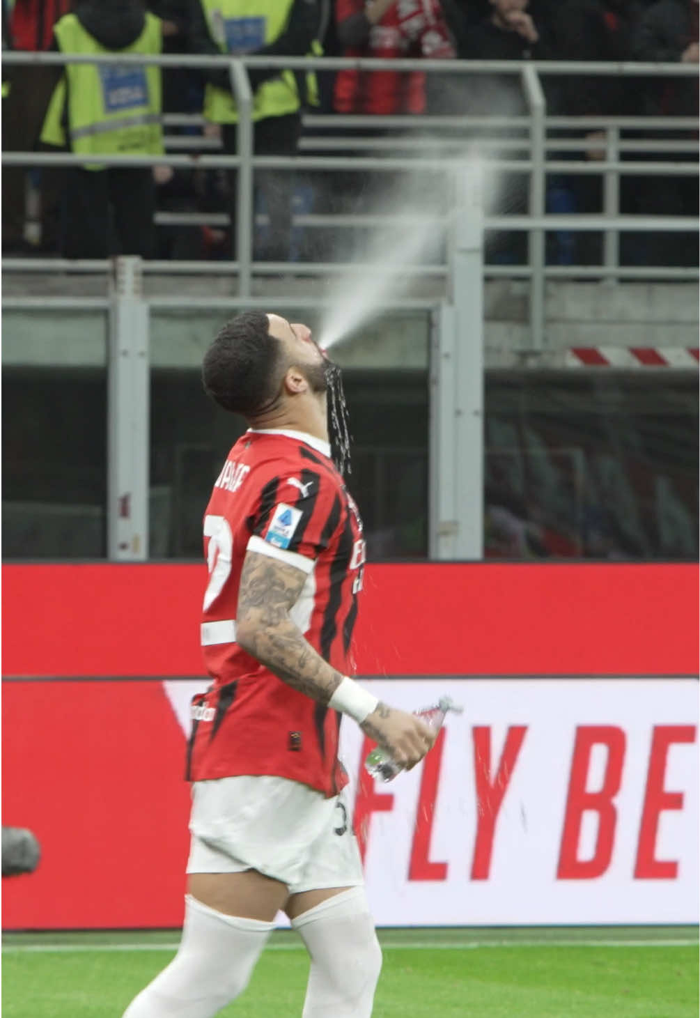 @Kyle Walker pre-match ritual ❤️🖤