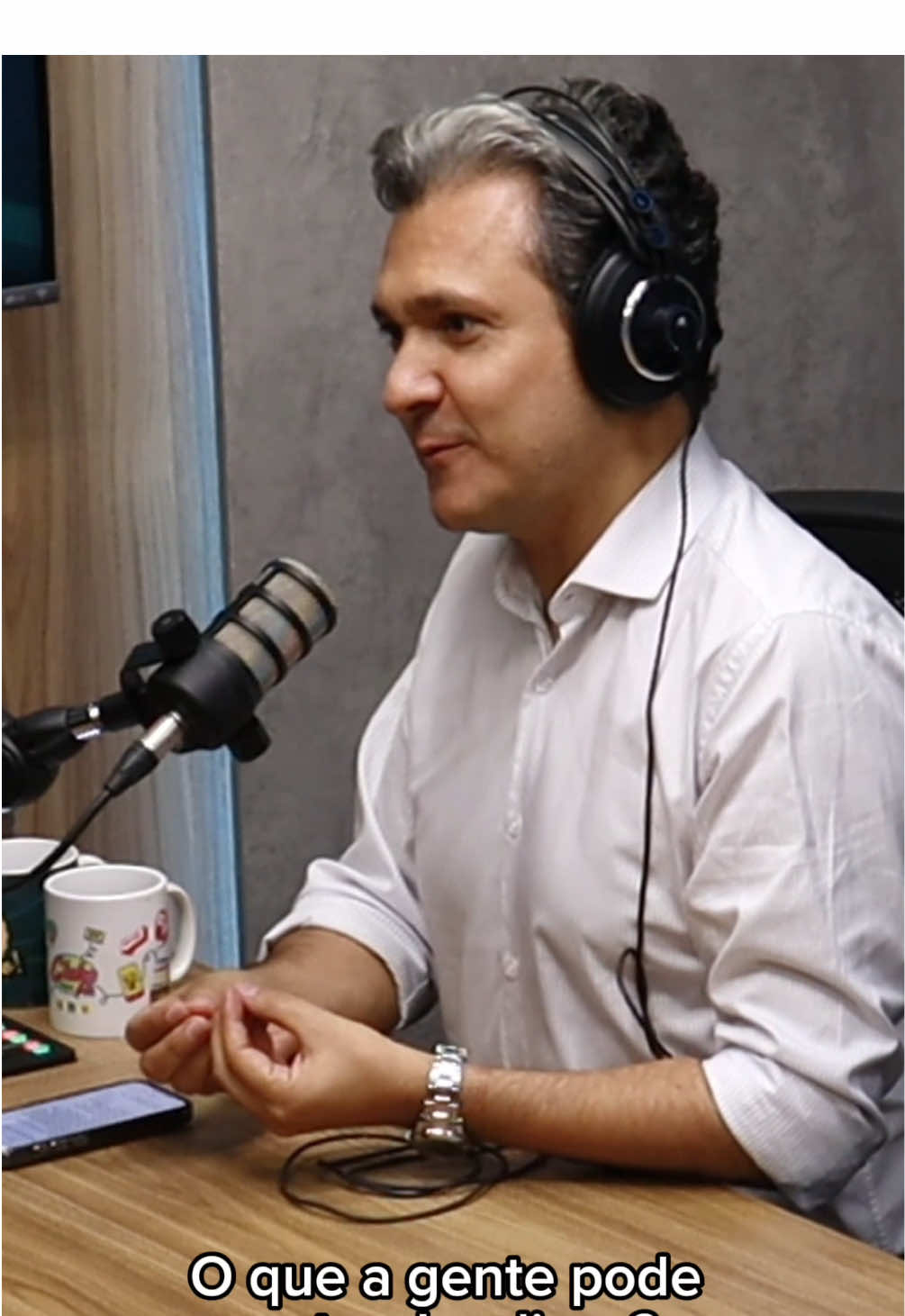 Segunda-feira chegou e com ela, um lembrete importante: equilíbrio. Começamos a semana cheios de metas, prontos para trabalhar e conquistar. E isso é ótimo! Trabalhar é bom, sonhar é necessário, se dedicar traz satisfação. Mas o que acontece quando só olhamos para isso e esquecemos do resto? A vida não é só sobre o que a gente faz, mas também sobre quem a gente é enquanto faz. Trabalho sem descanso nos esgota. Sucesso sem família nos esvazia. Dinheiro sem propósito não preenche. Que nessa semana a gente busque crescer, mas sem perder a essência. Que a gente cuide da nossa saúde, alimente a mente, fortaleça a fé, esteja presente para quem amamos. Porque a verdadeira conquista não é só o que acumulamos, mas o que construímos dentro e ao redor de nós. 💛 Como você busca esse equilíbrio no seu dia a dia? Vamos trocar ideias nos comentários! #SegundaComEquilíbrio #MenosPressaMaisPresença #CrescerSemSePerder #TrabalhoEPropósito #VidaComSentido #PrioridadesBemAjustadas