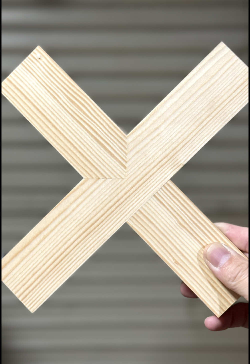 I made a cross half-lap joint with one side triangular. #woodworking #DIY #joint #japanesejoinery 