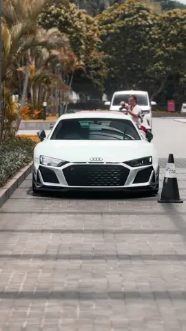 v10 RWD + twin turbo💀 #fyp #foryoupage #audio #r8 #r8twinturbo #car #money #jakarta #indonesia 