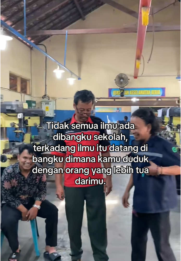 Terimakasih kepada orang-orang yang telah memberikan ilmu serta pengalamannya. Izin untuk melanjutkan perjuangan ini 🙏🔥 #smkstoryy🌻 #smkbisa #smkhebat #permesinan #mechanicalengineering #fyp #fypbca #fypbcaxyz 
