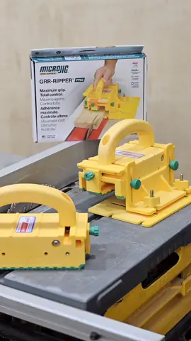 A dica de hoje é sobre um acessório de segurança muito legal que eu recebi da @microjig , com ele você vai ter muito mais segurança pra trabalhar com  a serra de bancada,  tupia , serra de fita e até a desempenadeira, e aí,  me conta se você já conhecia esse acessório? #marcenaria #dicas #carpinteria #mdf #moveisplanejados #ferramentas #microjig 