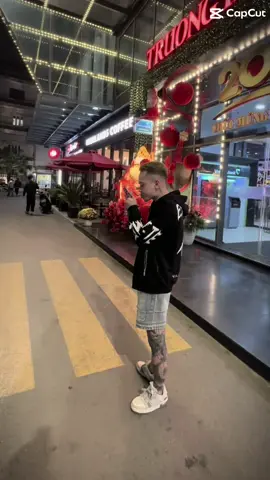 Anh vẫn luôn ở phía sau em 🥰