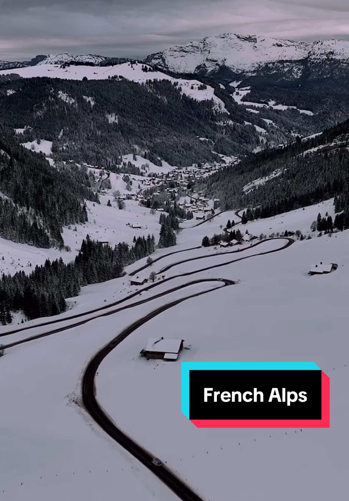 Crossing a mountain pass in these conditions when you travel and being able to record it with the drone… it’s wonderful. #dronevideo #frenchalps🇫🇷 #traveltheworld 