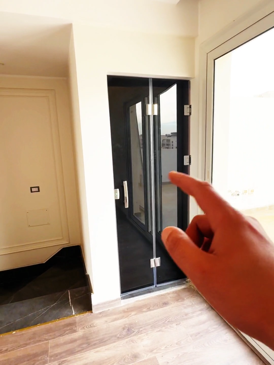 Come, I will show you the door that really saves space. Black Securit glass bathroom door It will not take up any space at all. #glassdoor #glass 