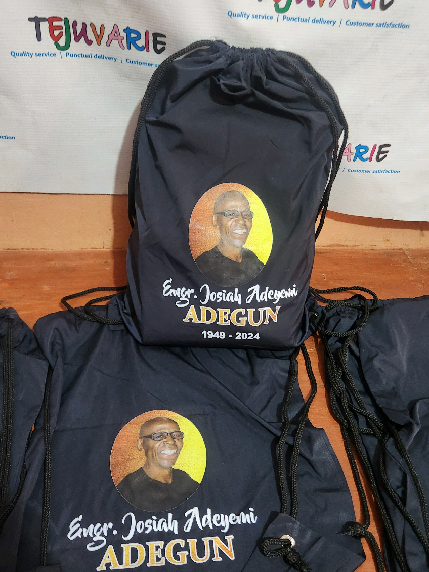 Party Souvenirs: Drawstring Bags  #tejuvarieprinting #Tejuvarienig #drawstringbag #drawstring   #souvenir #owambe #owambevendor #lagosparty #lagosprinter #bags 