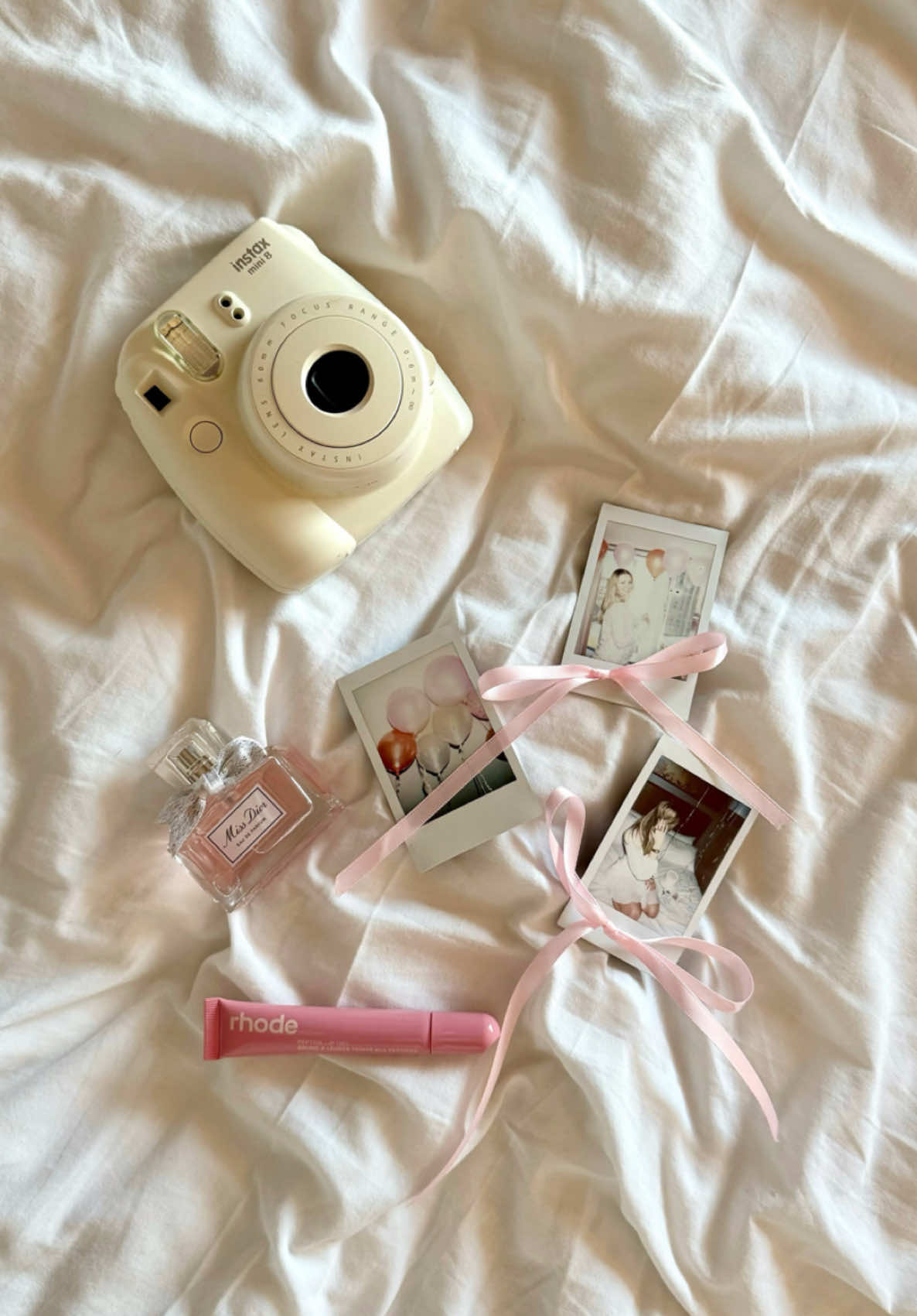 birthday photoshoot straight from Pinterest 🧁🎀 #aesthetic #trending #birthdaygirl #22ndbday #cleangirl #photoshoot #pinterest #pinterestaesthetic #polaroid 