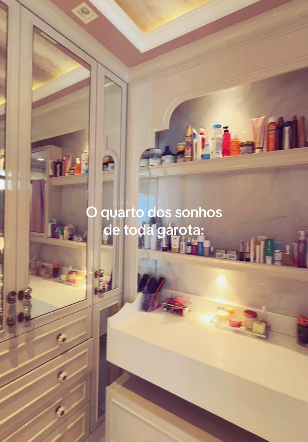 Eu amo tanto o meu cantinho💖 #room #RoomTour #girlieroom #fyp 