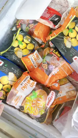 ❌❌Đậu hũ cá phô mai LC 500gr ➡️ Sỉ #55k/ gói lộn xộn  ➡️ thùng 20 gói Sỉ #50k /gói 500gr ➡️ thùng 50 gói Sỉ #48k/ gói ❤❤ VIÊN BÁNH BAO THẢ LẨU LACUSINA ❤️❤️   ➡️➡️ Sỉ #50k / bịch 500GR ➡️➡️ 20 gói còn #45k/ gói ➡️➡️ 50 gói còn #43k/ gói ( hiện có màu sọc cam, sọc vàng, sọc xanh, sọc đen) ☎Si ib zalo 0906012910 Cách dùng: – Thả lẩu: Không cần rã đông. Cho trực tiếp vào nước lẩu. Nấu sôi từ 3-5 phút là sử dụng được. – Hấp: Hấp ở nhiệt độ 85 – 100 độ C khoảng 3-5 phút. – Chiên: Rã đông tự nhiên hoặc dùng lò vi sóng. Đun dầu sôi sủi tăm khoảng 160-170 độ C. Đậu hũ phô mai được làm từ những nguyên liệu tươi thông qua chọn lọc kĩ càng, đảm bảo an toàn và chất lượng. Với loại topping hấp dẫn này, bạn có thể dùng để nấu lẩu, chiên hay xào đều ngon. Được làm từ thịt cá tươi xay rất mịn, trứng, đậu nành, sữa với phomai. Sau khi chế biến chiên hoặc thả lẩu xong lớp chả cá mịn mềm y như đậu hủ non, cắn miếng cá trúng viên phô mai nhỏ xinh trắng béo thơm mằn mặn béo ngậy ngon ngây ngất. #dauhu #dauhuphomai #dauhuphomaieb #dauhuphomaimalaysia #đậuhũphomai #đậuhủphômai #đậuhủphômaieb #đậuhũphômai #dauhuphomaibonghoa #đậuhũphômaieb #dauhuphomaitim #dauhuphomaikichi #đậuhuphomai #đậuhủphomai