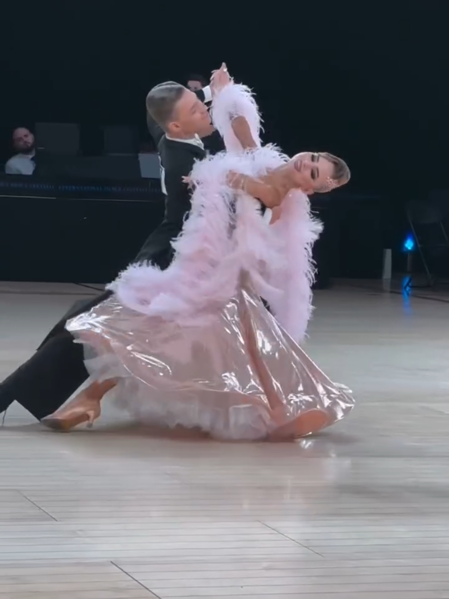 🤍 #waltz #dancesport #ballroom #englishwaltz #moonriver #ballroomdance #ballroomdancing 