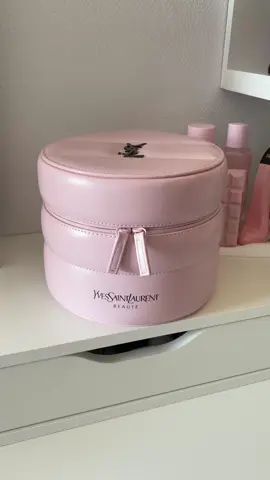 @YSL Beauty PR unboxing #ysl #yslbeauty #yslmakeup #yslblackopium #yslblush #perfume #blush #luxurymakeup #highendmakeup #yvessaintlaurent #yvesaintlaurentmakeup #beauty #makeup #girly #pink #pinkaesthetic 