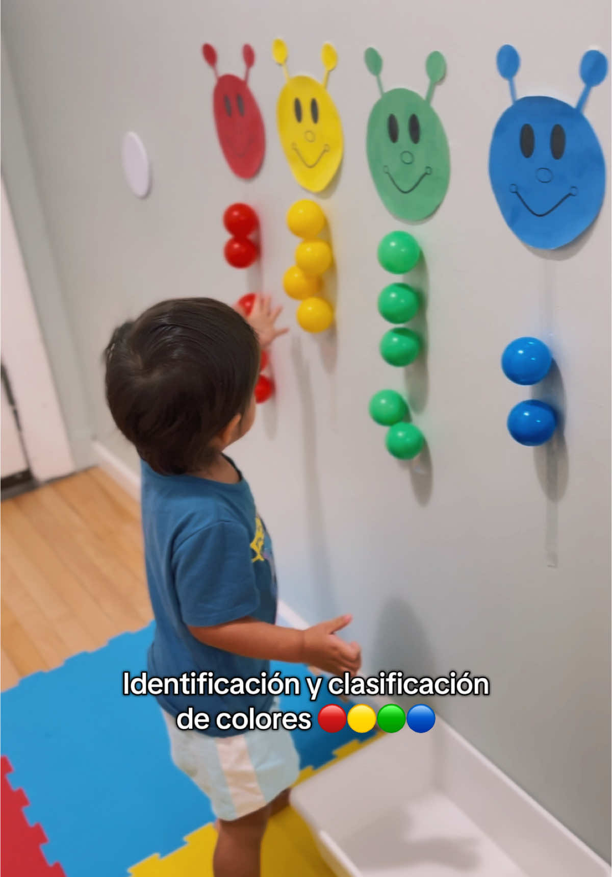 Identificación y clasificación de colores 🔵🔴🟢🟡 #foryou #zxycba #toddler #maternidadreal #parati #activityforkids #desarrolloinfantil #aprendiendoentiktok #actividadesencasa #mamaehijo #actividadesparaniños #toddlermom #toddlersoftiktok 