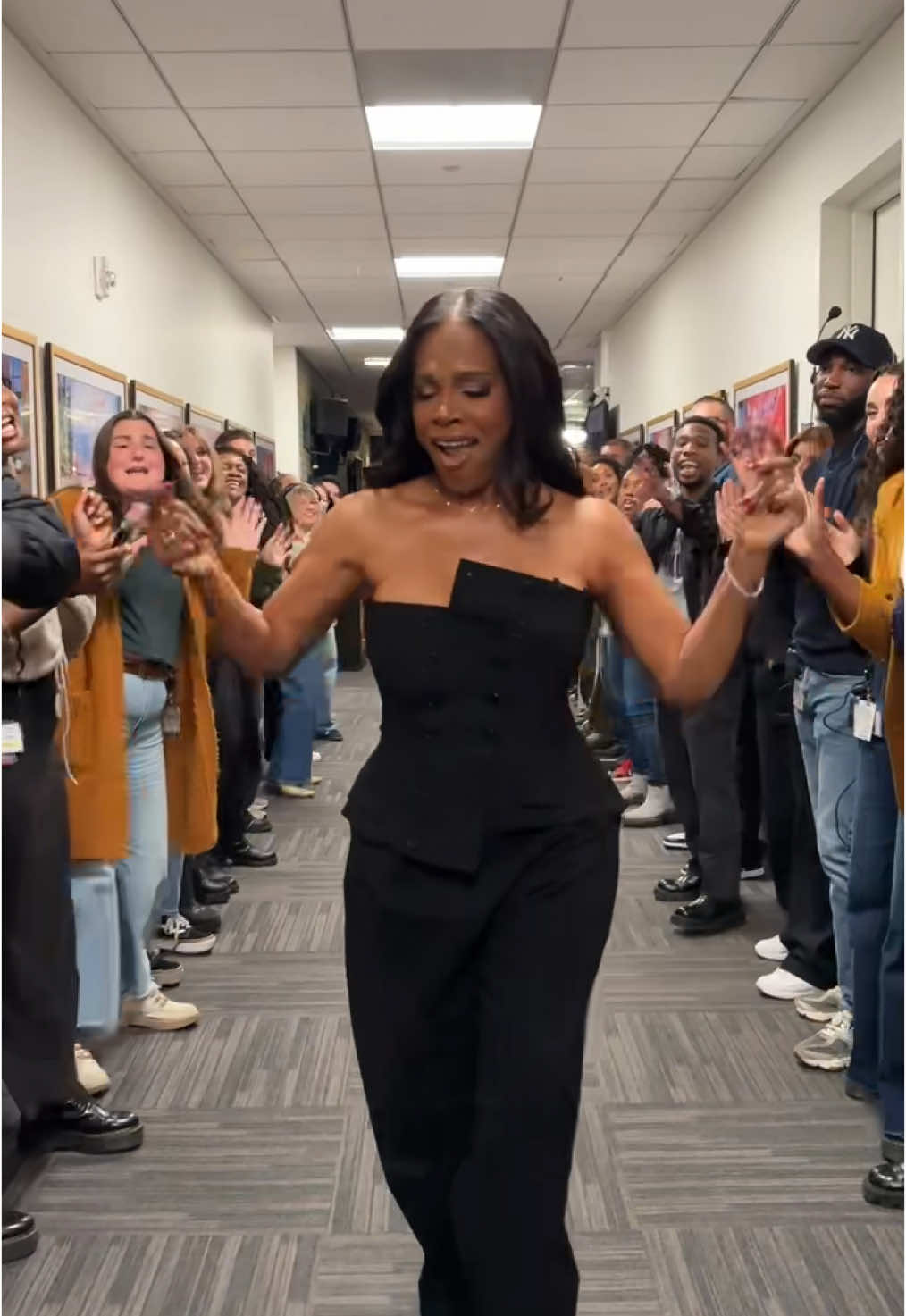 The legendary Sheryl Lee Ralph is here! #thejenniferhudsonshow #jenniferhudson #sherylleeralph #jhud 