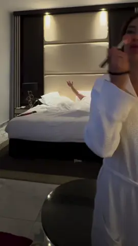 ‏ودي إنك تحضني حضن قوي  ‏وتقولي أنا معك مهما صار🤍