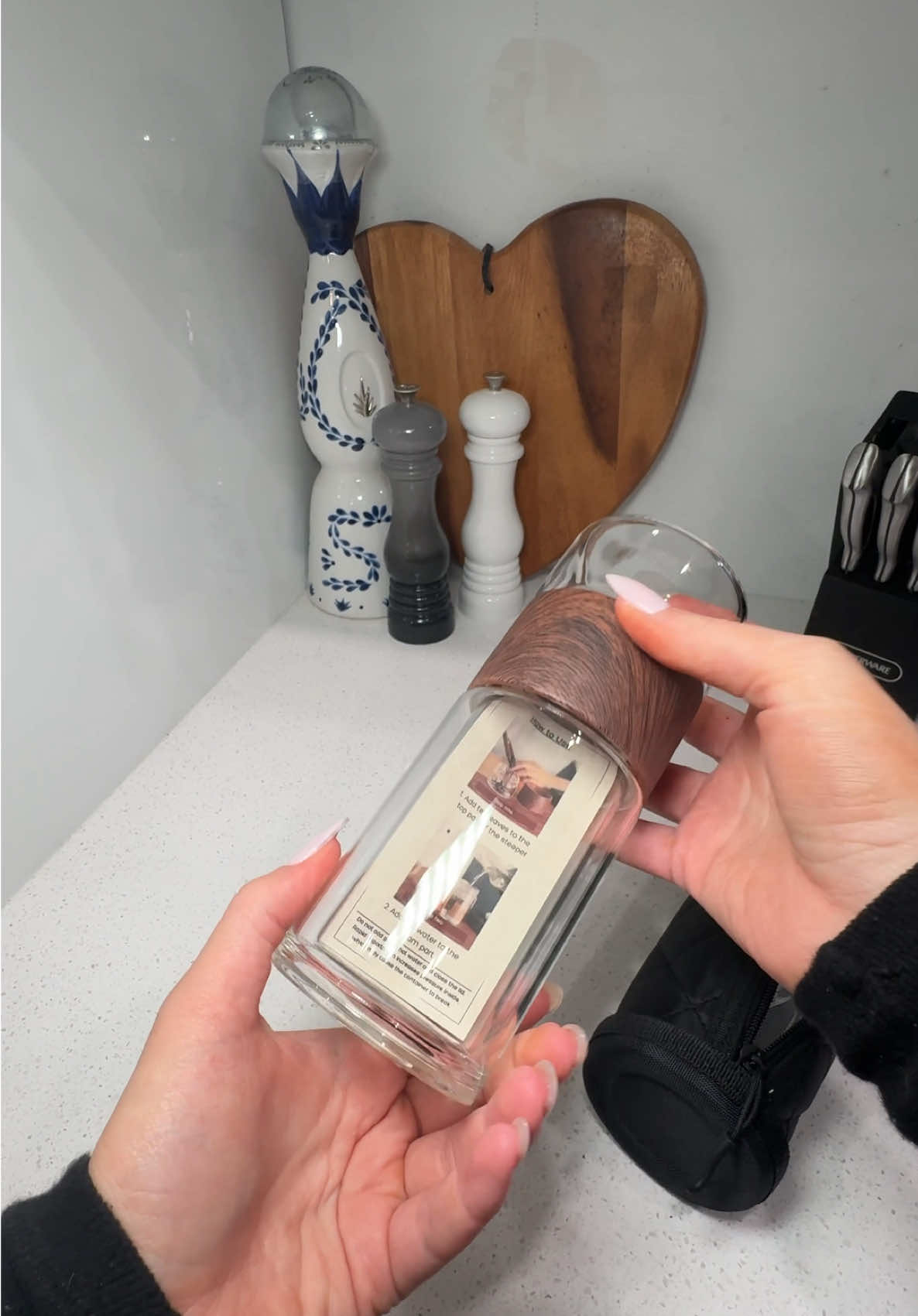 WOW! The first-ever on-the-go tea infuser bottle to have tea anywhere 🤩 #Enchantea #teainfuser #tea #herbaltea #looseleaftea #tealover #giftideas #fyp #viral 