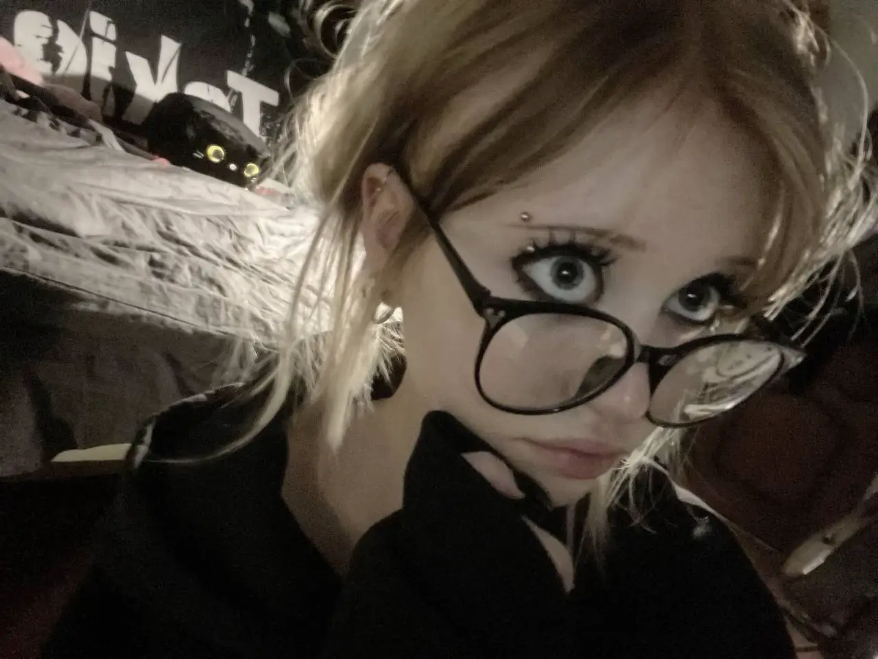 <3