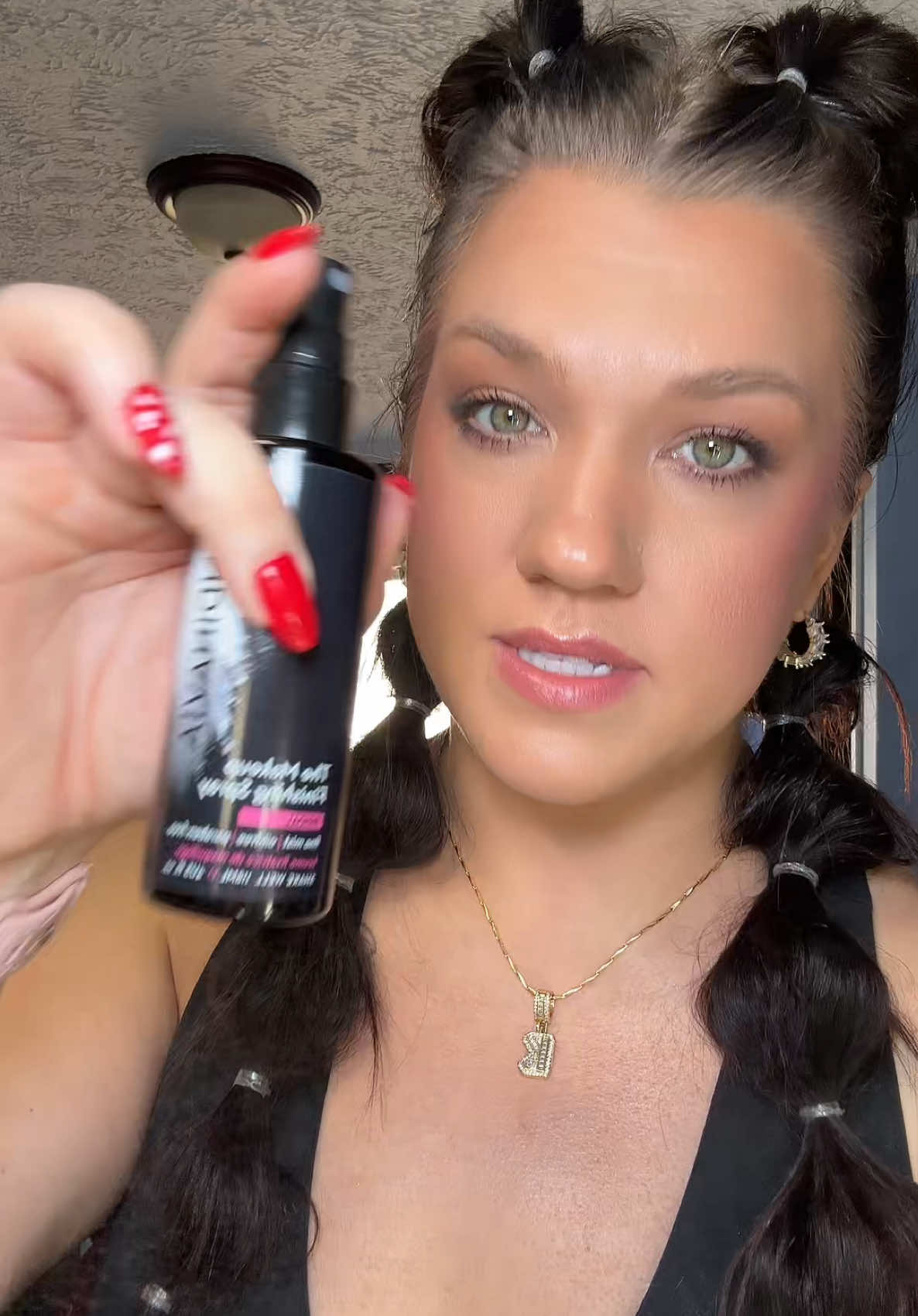 It’s not budging! 🙅🏽‍♀️ My look lasted through a whole day of wrestling tournament! 🤌🏼 #makeupsettingspray #musthaveproducts #makeuphackstutorial #bridalmakeup #bridemakeup 