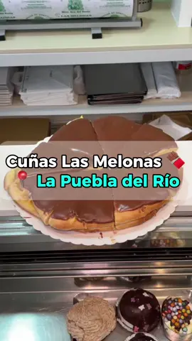 Hoy probamos las míticas cuñas 🍫 de CONFITERÍA LAS MELONAS que cuestan 1’60€ la unidad 💶, tienen el obrador en La Puebla del Río y tiendas en Bollullos de la Mitación y Coria del Río 📍. 👉🏼 Envíaselo a la persona más comecuñas que conozcas. ✅ Síguenos para más sitios famosos de Sevilla. . . . #pastel #pastelería #cuñas #lasmelonas #lapuebladelrio