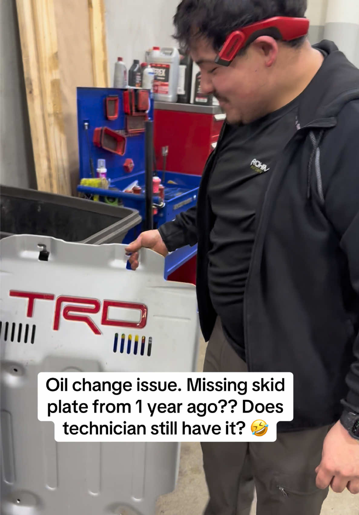 Wait do all technicians really hang on to stuff that long?? 🤣 #oilchange #serviceadvisor #mechanicsoftiktok #cardealership #mechaniclife 