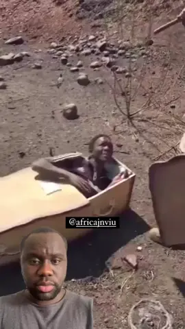 Trump ameaça cortar financiamento para a África do Sul por causa da reforma agrária. O presidente dos EUA, Donald Trump, ameaça a África do Sul devido a alegações de que o país estava confiscando terras de pessoas e “tratando certas classes de pessoas muito mal”. Em janeiro, Ramaphosa assinou um projeto de lei que estabelece novas diretrizes para a expropriação de terras, incluindo a permissão para que o governo faça isso sem compensação em alguns casos. Políticas racistas do passado removeram à força sul-africanos negros e não brancos da terra para uso dos brancos. #africadojeitoquenuncaviu #Africa #africadosul #reformaagraria #angola🇦🇴portugal🇵🇹brasil🇧🇷 #paísesafricanos #palops🇦🇴🇲🇿🇸🇹🇨🇻🇬🇼  Você é a favor da Reforma Agrária?