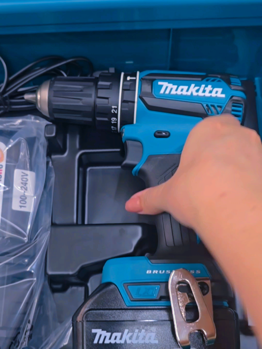 Parafusadeira Furadeira Impacto Brushless 18V Com Maleta 127v 220v DHP485RF1J Makita #makita #eletricario #ferramentas #curitiba #makitabrasil 