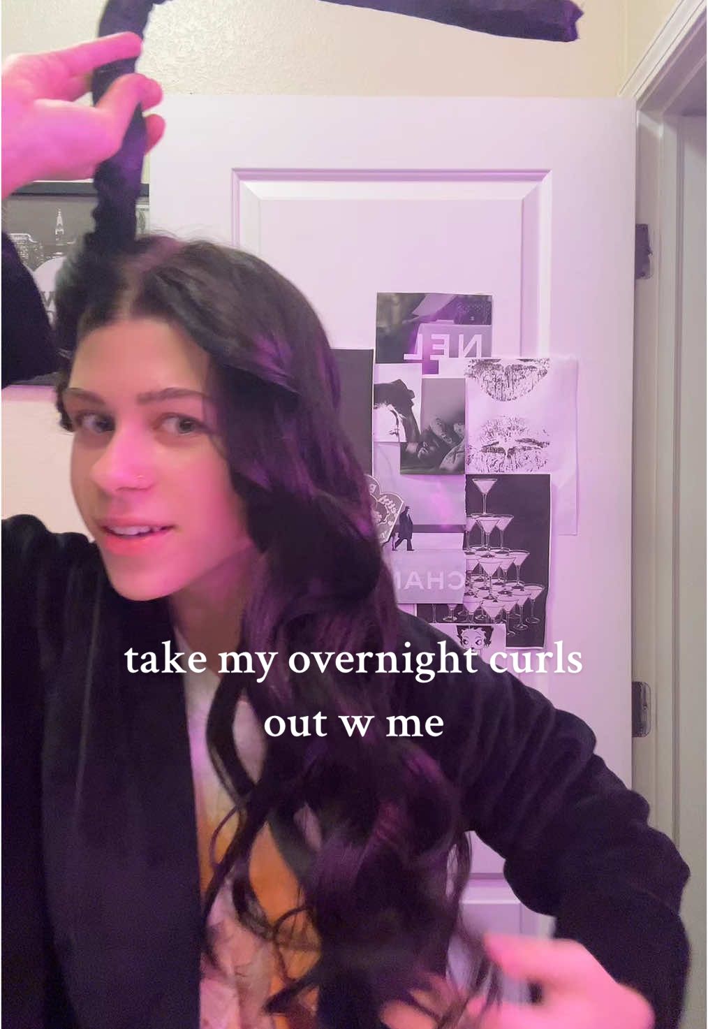 take my overnight curls out w me💇🏻‍♀️💕🎀  #overnightcurls #heatlesscurls #hairtok #viralvideo 