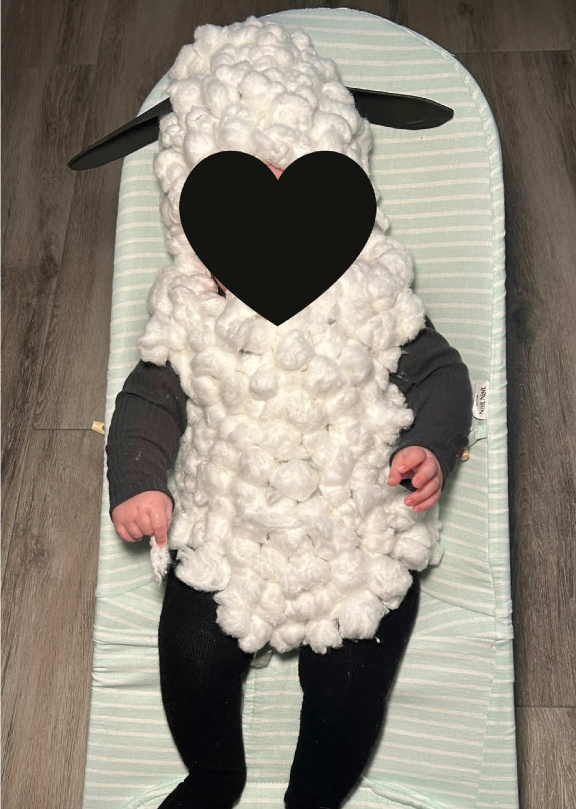 Aquí os dejo una idea de carnaval por menos de 5€  Si tu peque es más mayor puedes hacerlo con una camiseta y unos pantalones de licra cortos, ponte creativo. Seguro que salen ideas chulisimas.. ¿Quizás tintar el algodón y hacer una oveja negra? Además de ser económico puede ser una gran oportunidad para hacer una actividad en familia, unos hacen bolitas y otros pegan.. Si te animas hacerlo me encantará ver a tu peque , etiquétame!!! ¿Qué te ha parecido ? Te leo en comentarios #carnaval #manualidadesniños#maulidades