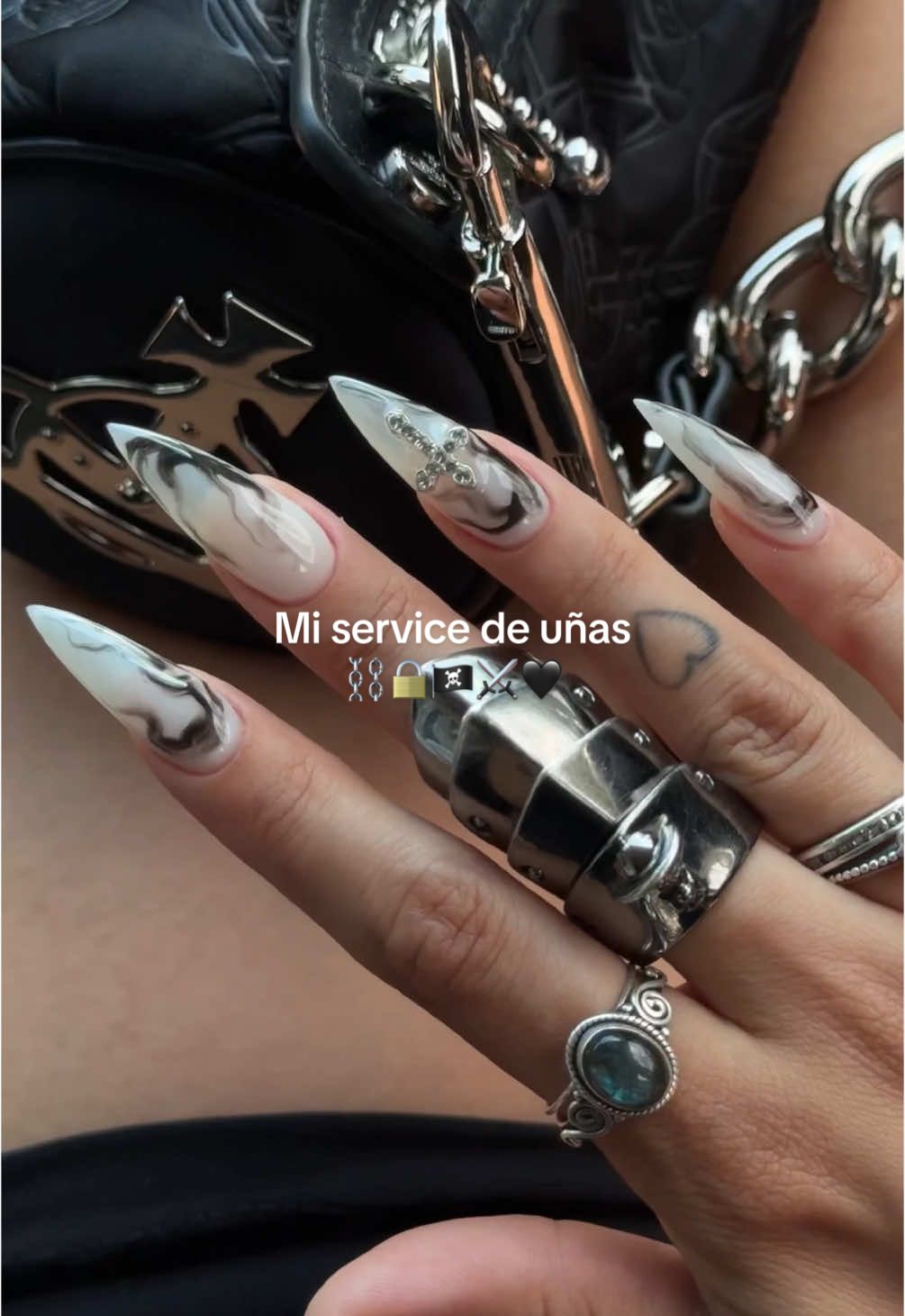 De mis favoritas, literal 🖤⛓️ @Yuyi sos la 1 #uñas #uñasargentina #nails #nailart 