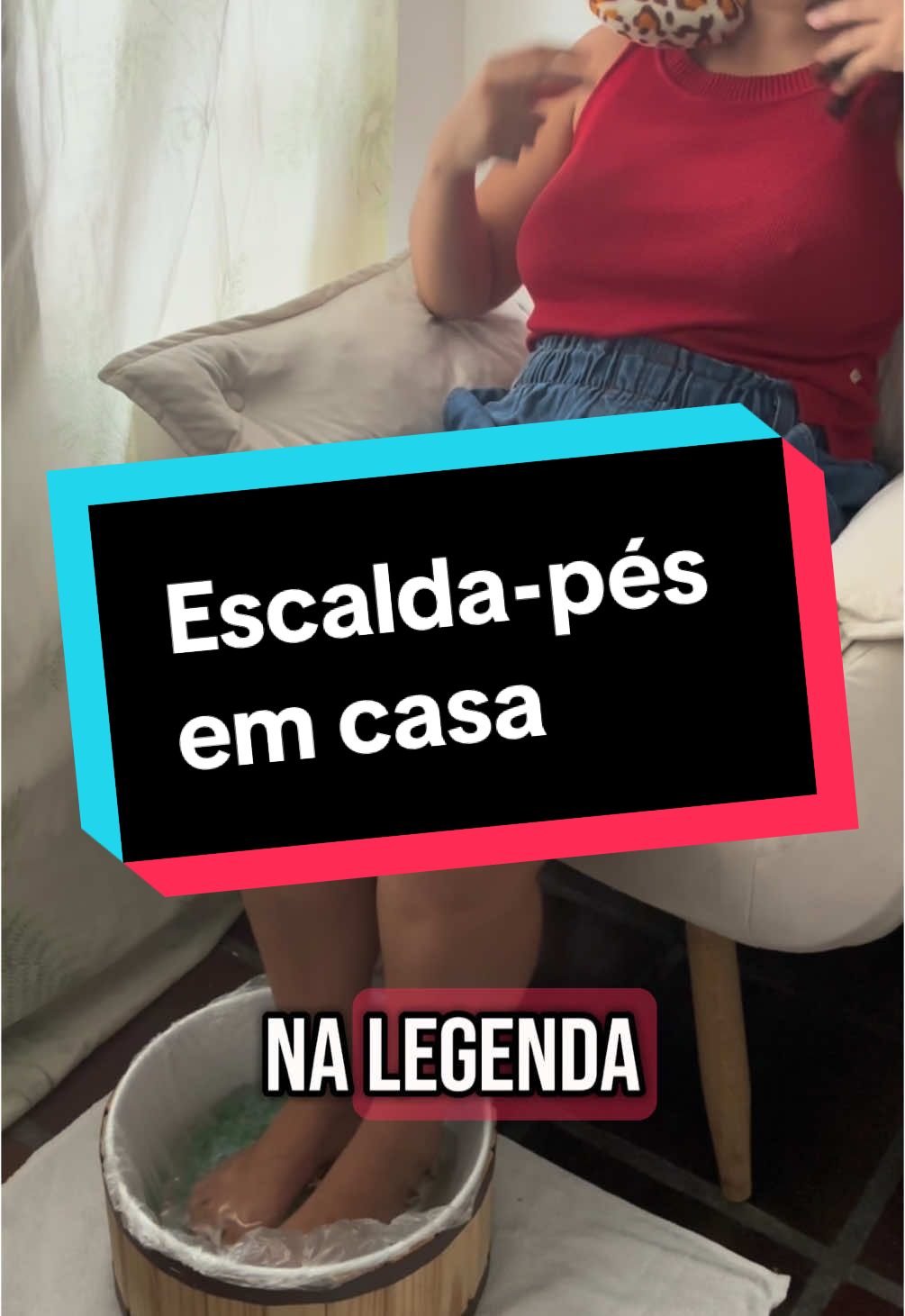 🥰Vamos ressignificar a nossa segunda? Agora vai ser o dia Internacional do Autocuidado 🧖‍♀️  Com tanta gente reclamando da segunda, vamos separar um motivo, para esperar ela chegar! ✅ Vamos ao passo a passo do Escalda-Pés: ✔️ Bacia de pedicure/ ofurô para pés/ balde que caiba o pé todo; ✔️Coloque a Bolinha de Gude na bacia; ✔️Adicione sais de banho ou sal grosso (contra indicado para pacientes com hipertensão, grávidas e pacientes oncológicos), óleo essencial da sua preferência, e até ervas que você não tenha alergia;  ✔️Despeje a água fria e depois com cuidado a água quente, medindo sempre a temperatura ideal com a mão, para não causar acidentes.    ✅Faça massagens circulares com um creme, e vale utilizar um esfoliante antes desse passo!  🚨Não esqueça de verificar se você não tem alergia a nenhum item a ser usado, e cuidado com o creme na parte debaixo do seu pé, para não escorregar quando levantar!  Gostou? Quando fazer me marca e não esquece d eme seguir pra não perder conteúdos como esses!  #escaldapés #relaxamento #massagempodal #saúde #autocuidado 