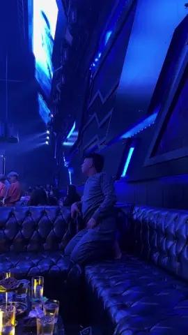 Bạn tôi vẫn còn pheeeee @Huy Vượng 