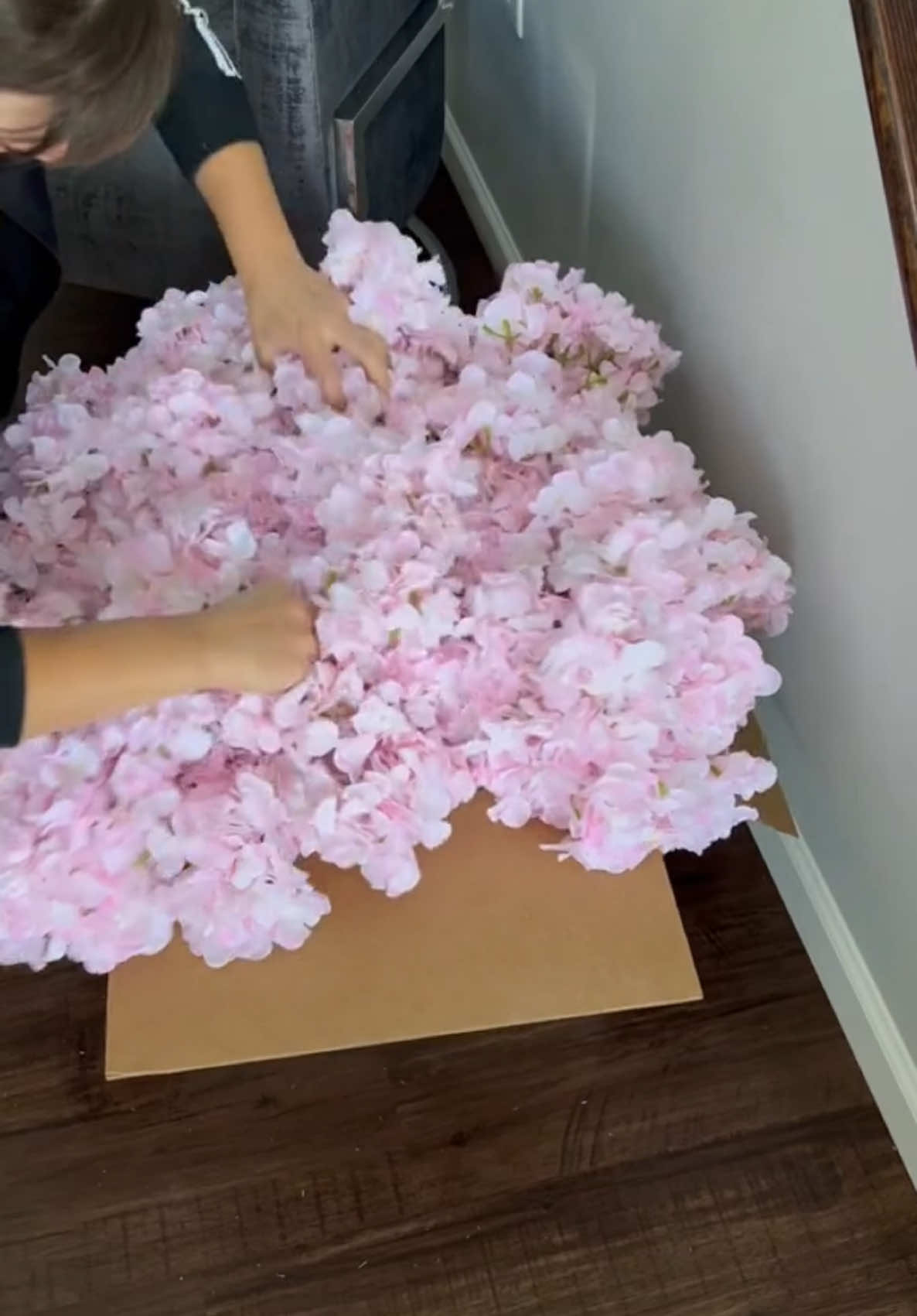 Another great find of artificial flowers #fyp #balloonartist #decor #party #balloons 