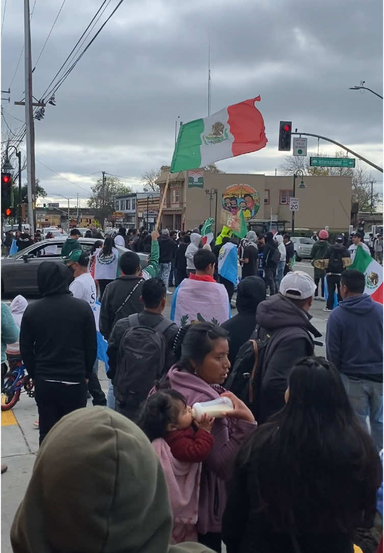 A day without immigrants 🇲🇽🇬🇹🇸🇻protest happening today in Fruitvale Oakland California✊🏽