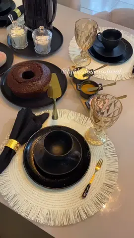 Uma mesinha posta nos tons de preto para você 🤩 #mesaposta #mesapostacomamor #mesapostacafedamanha #meseirasdobrasil #meseira #meseirasdonordeste #cafedamanha #cafedatarde #cafedamanhasaudavel 