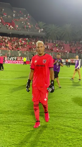Keylor Navas no Newell's é a contratação mais aleatória dos últimos tempos? 🤔😅🇨🇷🇦🇷 📷 Newell's Old Boys / X #FutebolInternacional #KeylorNavas #Newells #RealMadrid