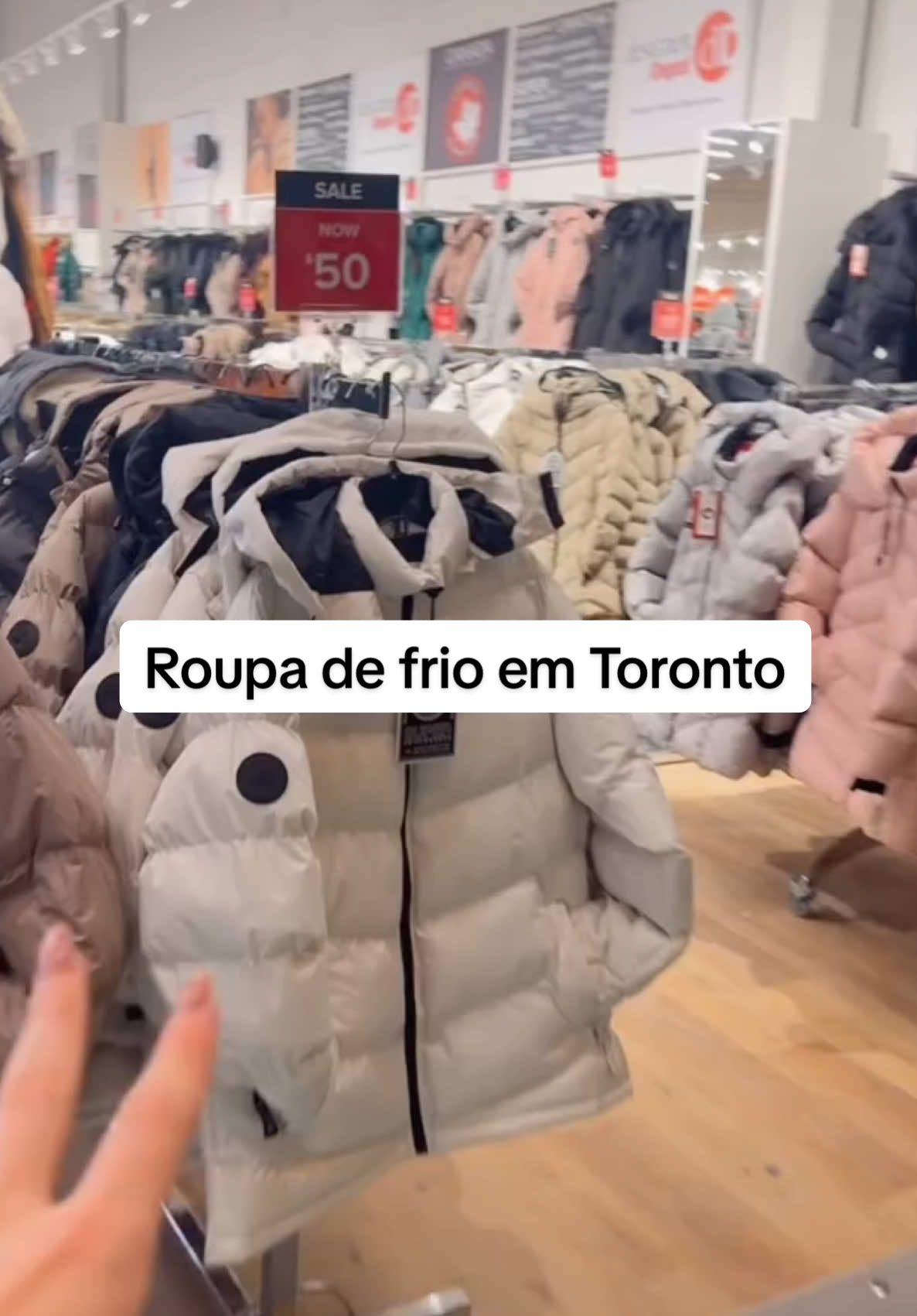 Roupas de frio 🥶#creatorsearchinsights #roupas #frio #neve #canada🇨🇦 #toronto #outlet #vaughanontario #vaughanmills #shopping #compras #fyp #trip #viagem 
