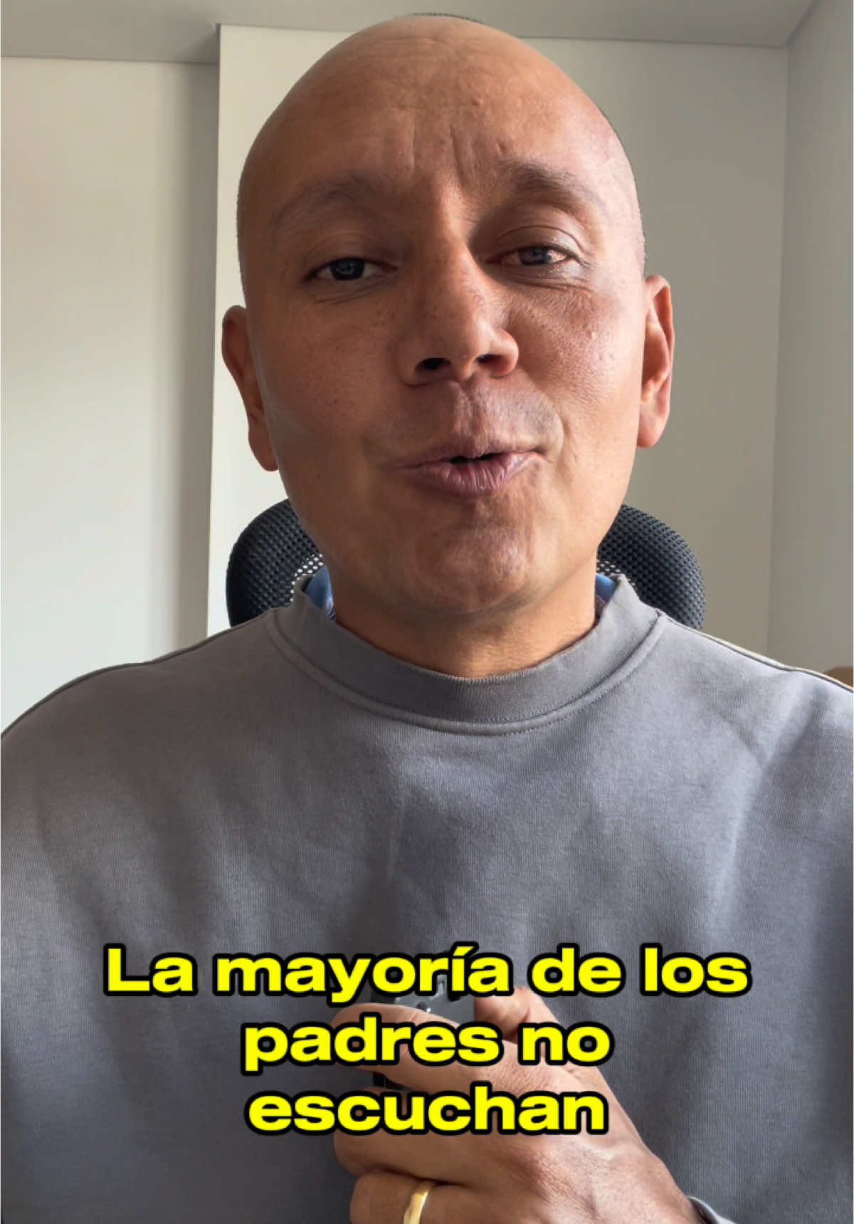 La próxima vez que tu hijo hable contigo, cállate y escucha. #hijos #familia #niños #adolescentes #autoestima 