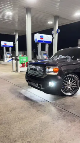 Este es mi gusto y mi modoo🔥 #fypシ #fypシ゚viral #fyppppppppppppppppppppppp #troka #trucksoftiktok #trucks#trokas #loweredtrucks #lowered #crewcabboyz #soundsystem #6s #idaho #fypviral #satrucks #fyp #viralvideo #betoquintanilla #gmc #cuh #crewcab 