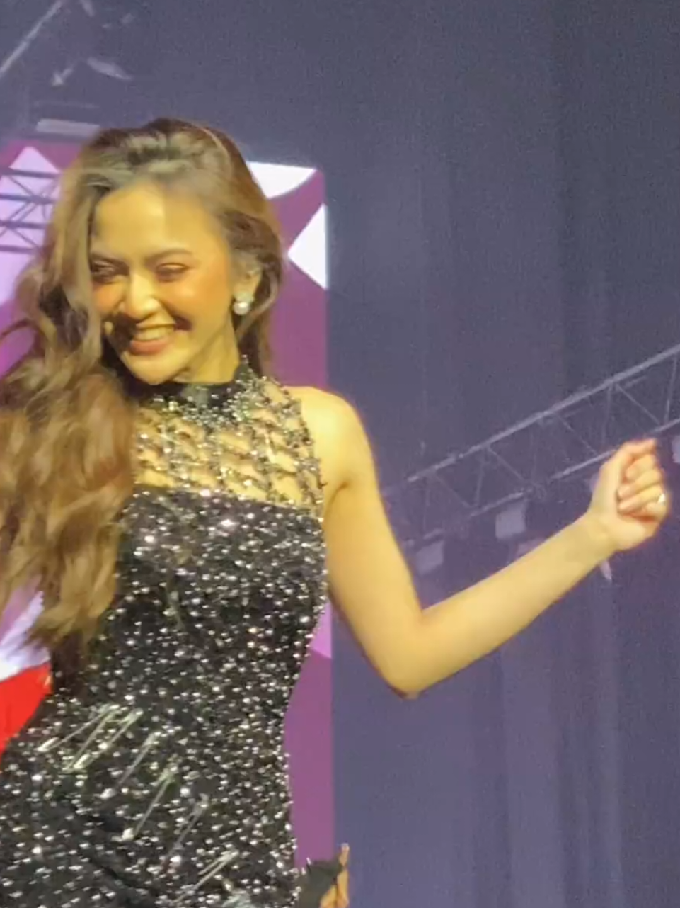 ubur-ubur ikan lele, jogetin aja leee 💃🏻💃🏻 #mahalini #mahaliniraharja #mylinz #mencintaimu #mencintaimumahalini 