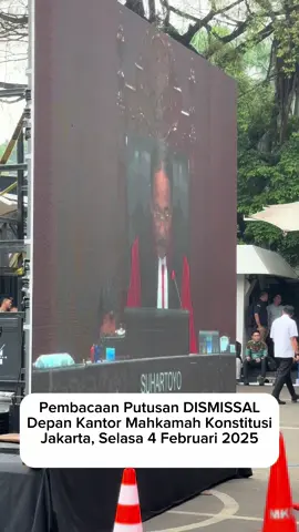 Suasana Pembacaan Putusan Dismissal, Depan Gedung MK Jakarta, Selasa (4/2/2025)