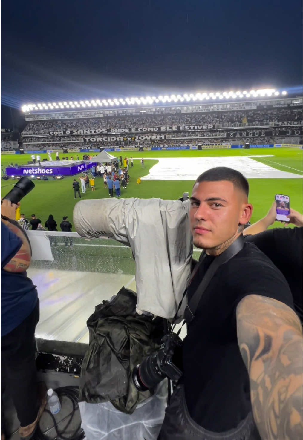 Depois de fotografar o Messi, fazer foto do Neymar era mais um sonho.  Graças a Deus pude realizar esse sonho na apresentação dele no Santos! 🙏🏽  #fyyyyyyyyyyyyyyyyyyy #sportsphotographer #neymar #fotografo #fyp #fy #foryoupage #CapCut 