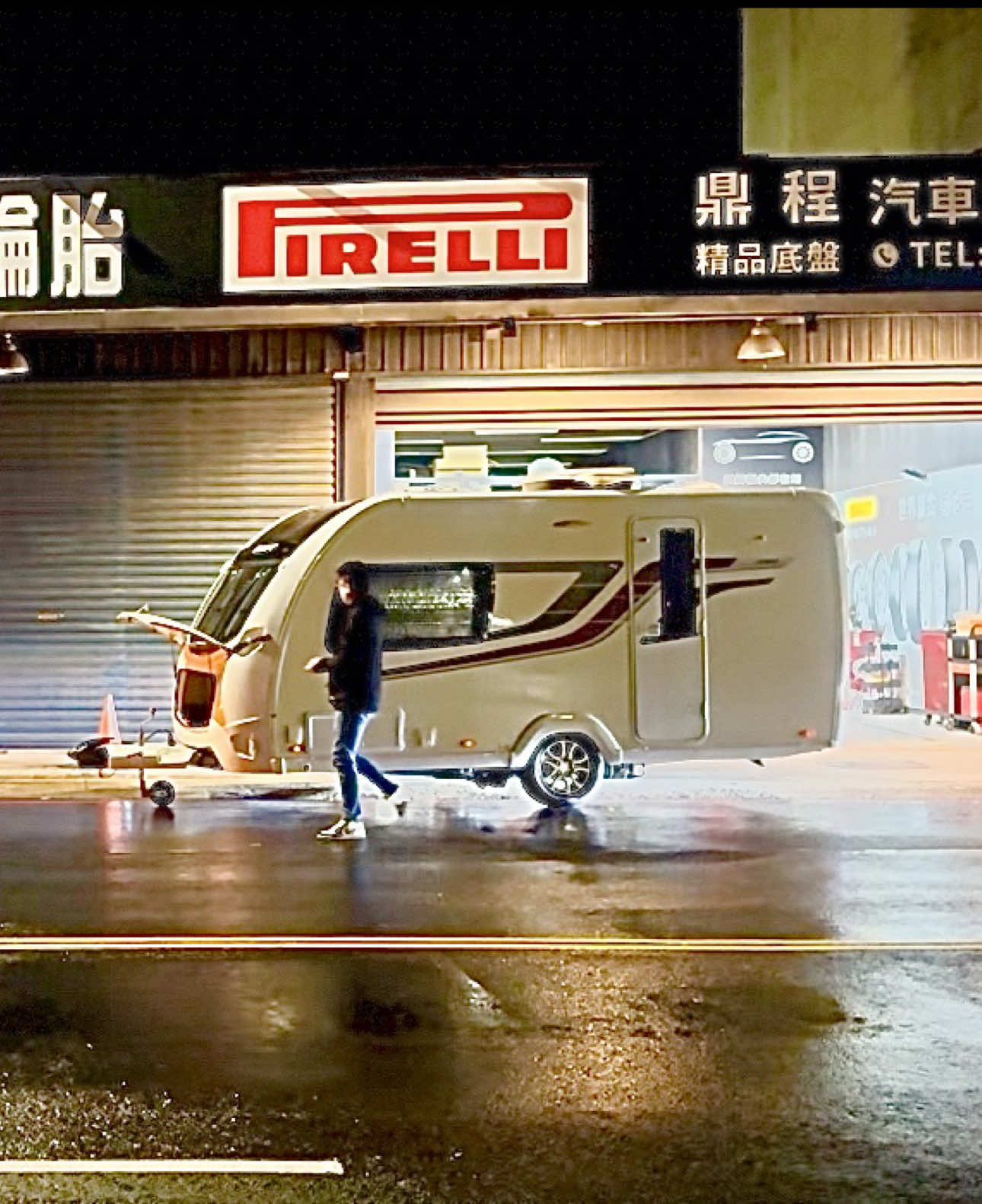 換間新房 行動小窩 小小空間 收納空間變更多 只缺個行動洗衣機 是離家出走的小窩 #麻雀雖小 #五臟俱全