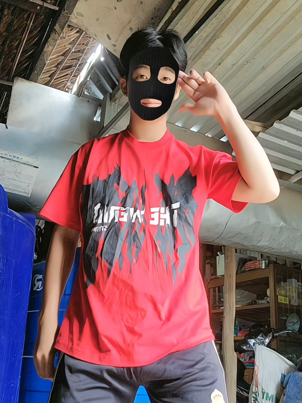 bé nó tập yoga mà mà là  