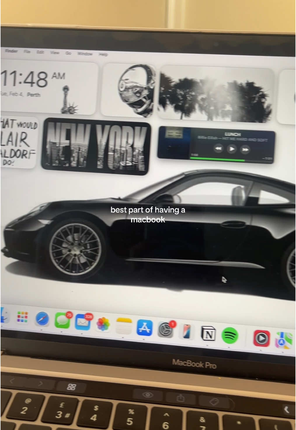 i love love love #macbook #pinterest #background #porsche #widgets #spotify 