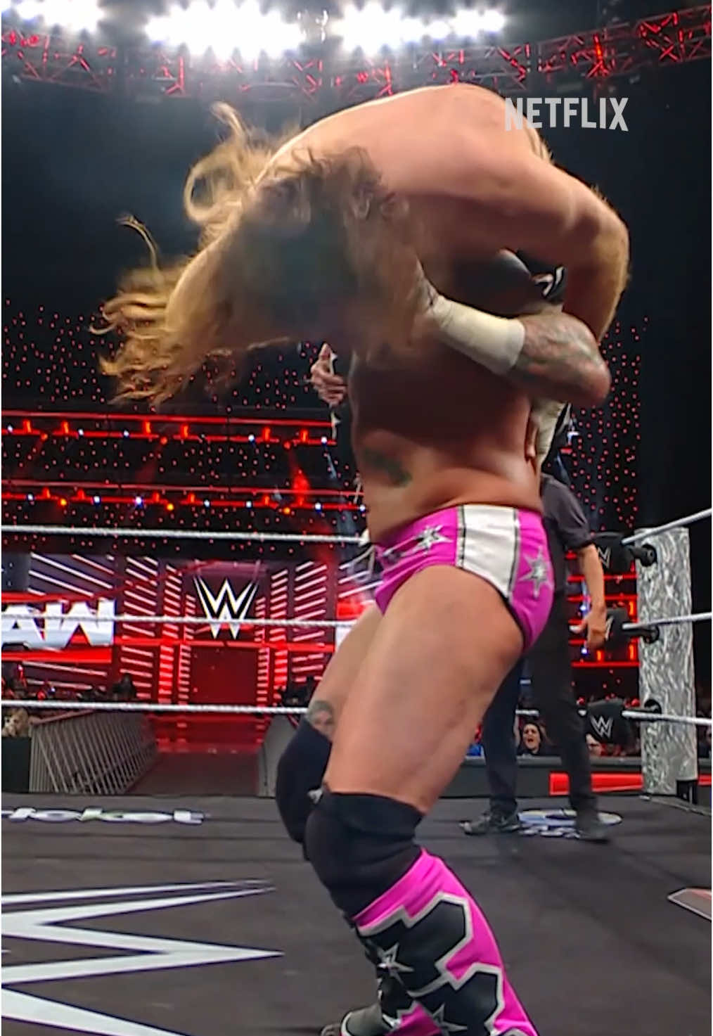 CM PUNK COUNTERS WITH THE GTS TO WIN THE ELIMINATION CHAMBER QUALIFYING MATCH #WWEonNetflix #WWERaw